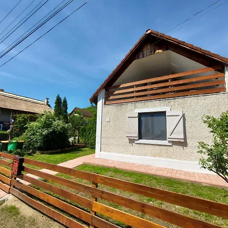 Kilátás A Tóra Сasa de vacaciones Szigliget